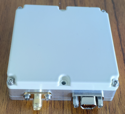 XDA65-4B1L1 - 超轻量级抗干扰天线